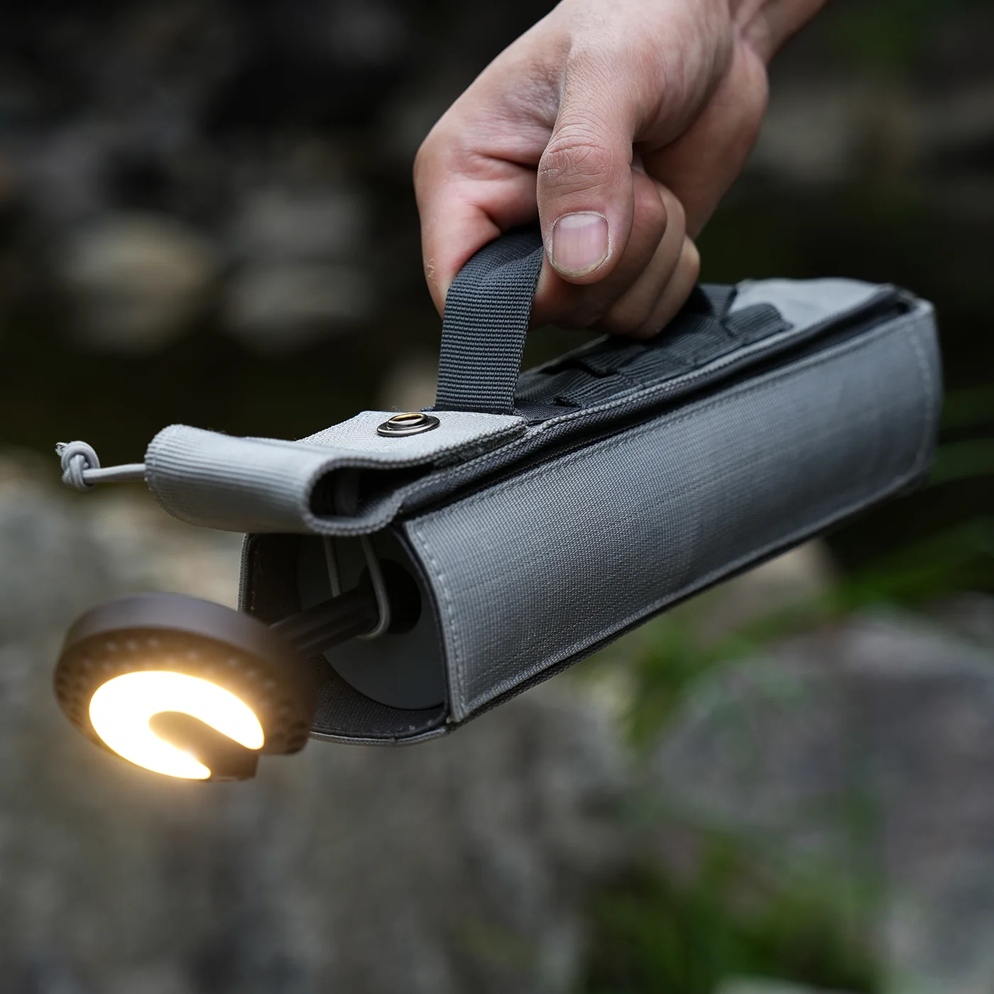 TelescopicLanternProtectiveCaseForOutdoorLighting